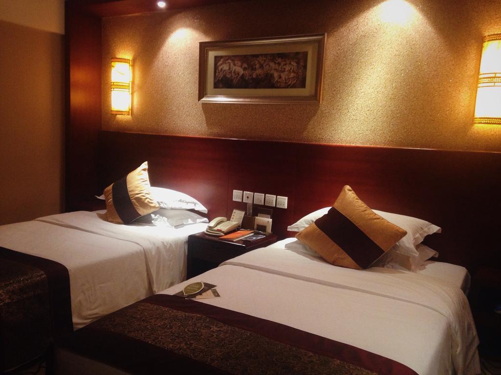 Dynasty International Hotel Куньмин Номер фото