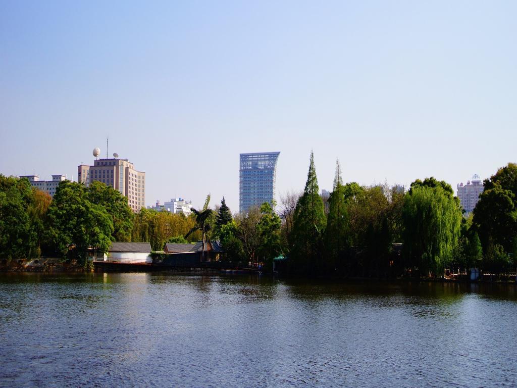 Dynasty International Hotel Куньмин Экстерьер фото