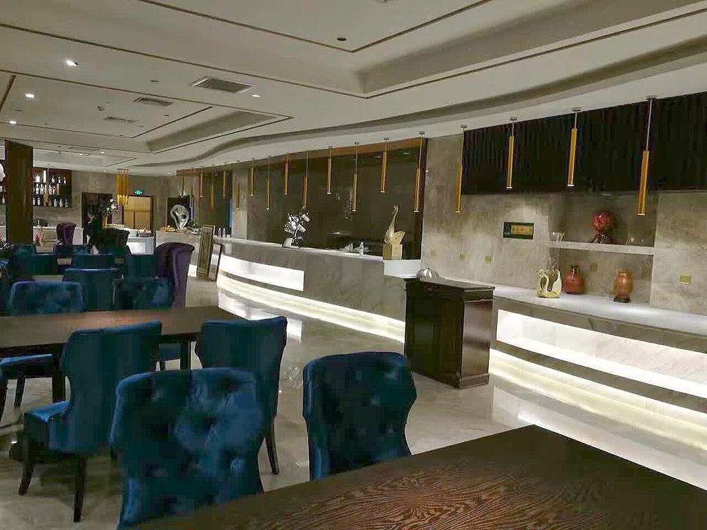 Dynasty International Hotel Куньмин Экстерьер фото