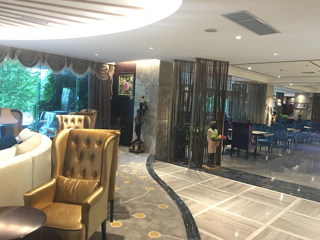 Dynasty International Hotel Куньмин Экстерьер фото